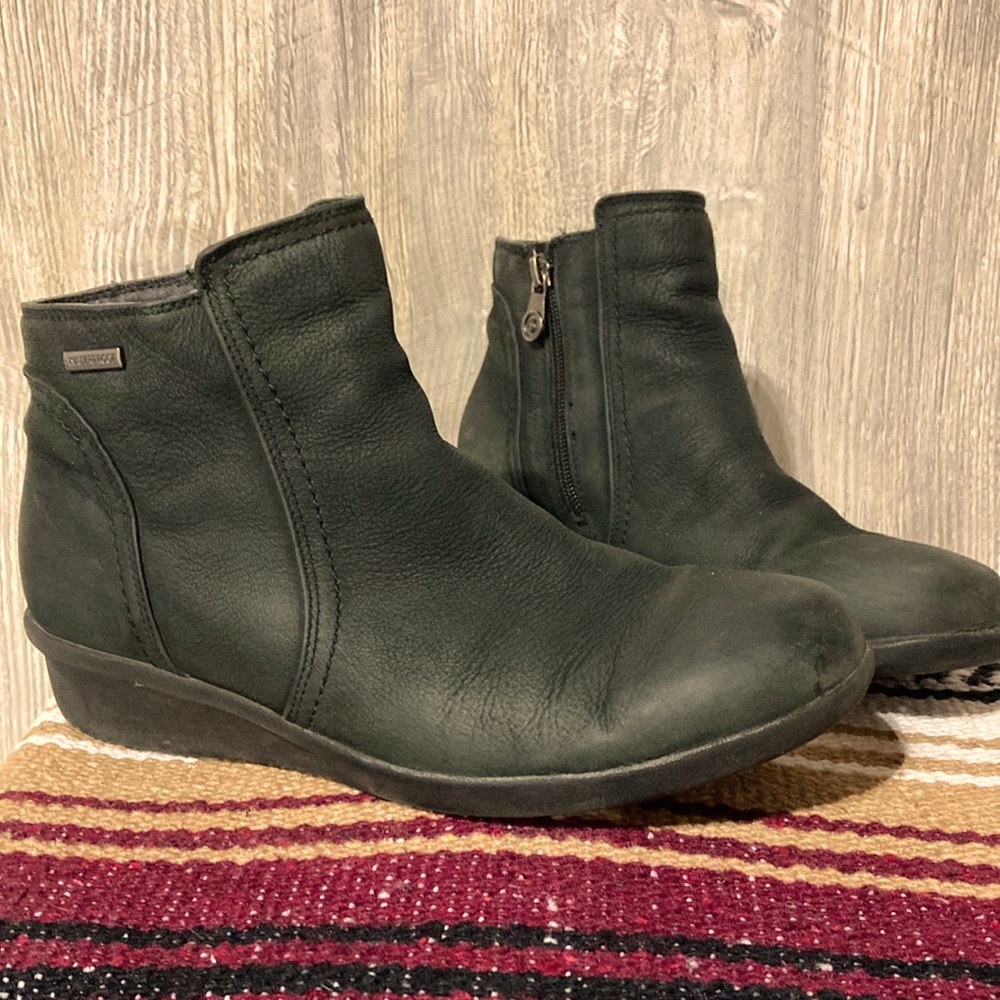 Aravon Women’s Black Leather Ankle Boots waterproof